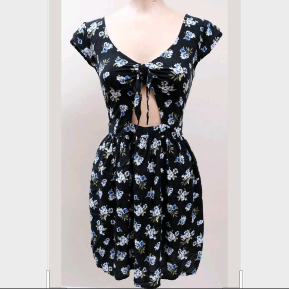 🌺Hollister🌺 Black Floral Blue Mini Dress Cutout Keyhole Tie Ruched Reversible!